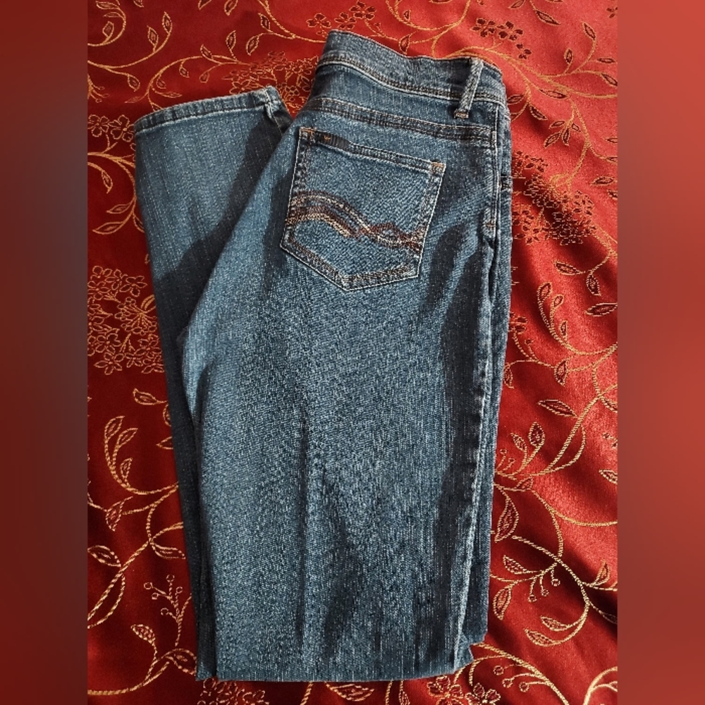 Lee Classic Fit jeans - size 8